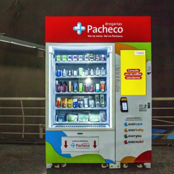 Vending Machines da Drogaria Pacheco/São Paulo distribuídas em estações do metrô no Rio de Janeiro